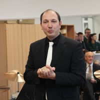 Bild vergr��ern: Begr��ung durch den Leiter der Musikschule Lennetal, Martin Theile