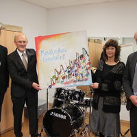 Bild vergr��ern: Martin Theile, BM Dietmar He�, Dr. Anne Hermes und Dietmar Rottmann 