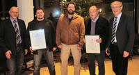 Bild vergr��ern: v.l.n.r.: Gerd Kowalzik (Vorsitzender des Ausschuss f�r Bildung, Soziales und Kultur), Lukas Ritzrow, Frank Ritzrow, Norbert Ritzrow und B�rgermeister Dietmar He�