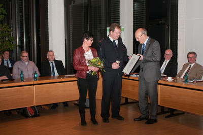 Bild vergr��ern: Ratssitzung 16.02.2016_Ehrenbecher (2)
