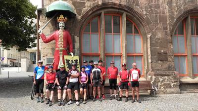 Bild vergr��ern: Ankunft vorm Rathaus Nordhausen