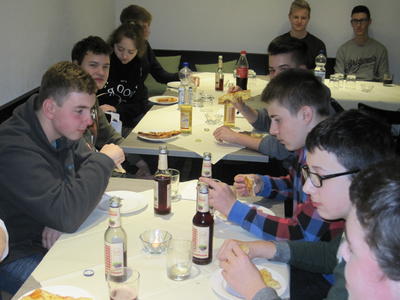 TaB�Fi-Jobber zum Pizza-Essen geladen