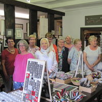 Internationaler Frauentreff beeindruckt von Stickereimuseum
