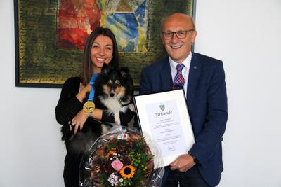 Jule Ullrich (Team-) Weltmeisterin im Rathaus