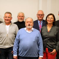 Bild vergr��ern: J�rgen Otto (3.v.l.) �bermittelte den Dank des Bundes Deutscher Schiedsm�nner und Schiedsfrauen e.V.