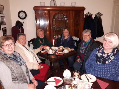 Internationaler Frauentreff besucht �Schrabben Hof� in Silberg