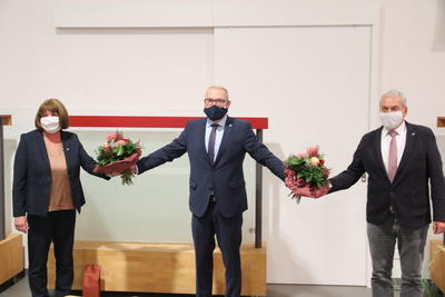 Bild vergr��ern: Bernadette Gastreich (Erste Stellvertreterin), Achim Henkel (B�rgermeister), Manfred Schlo�macher (Zweiter Stellvertreter)