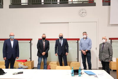 Bild vergr��ern: v.l.n.r.: Ludwig Rasche (Erster Beigeordneter), Ralf Helmig (Fraktionsvorsitzender CDU), Achim Henkel (B�rgermeister), Christian Vollmert (Fraktionsvorsitzender Freie W�hler), Peter Schmitz (Fraktionsvorsitzender SPD)