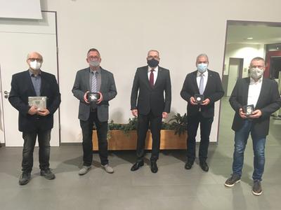 Bild vergr��ern: Jubilare (v.l.n.r.): M�ller, Stipp, Henkel, Schlo�macher, H�mberg