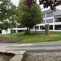 Bild vergr��ern: Gesamtschule (Haus Bigge) und Schulhof