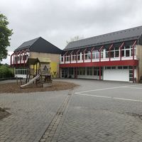 Bild vergr��ern: Grundschule und Schulhof