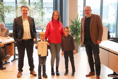 Bild vergr��ern: Anerkennung in H�he von 100,- &euro; 
Kath. Kindergarten St. Joseph Bamenohl
Projekt: �M�ll und Nachhaltigkeit�