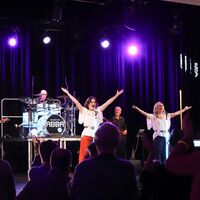 Bild vergr��ern: ABBA-Tributband begeistert Publikum in Finnentrop
