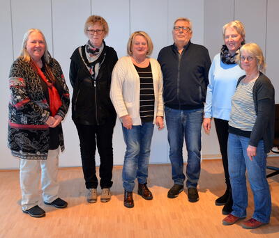 Bild vergr��ern: Neuer Vorstand von links nach rechts: Dr. Heidi Zimmermann, Margarete Renners, Kornelia Hasenau, Hubertus Rath, Brigitte K�mhof, Elisabeth Erwes