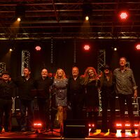 Bild vergr��ern: Joe Cocker Tribute Band sorgt f�r Stimmung vor Schloss Bamenohl