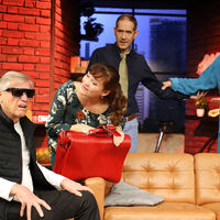 Bild vergr��ern: �WEISSE TURNSCHUHE� in der Festhalle