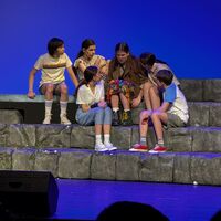 Bild vergr��ern: Junges Theater Bonn beigeistert mit dem St�ck �Momo� Sch�lerinnen und Sch�ler der BLG