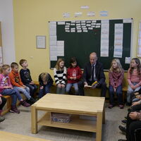 Bild vergr��ern: Bundesweiter Vorlesetag am Katholischen Grundschulverbund Frettertal: �Vorlesen spricht Deine Sprache� - Geschichten, die verbinden