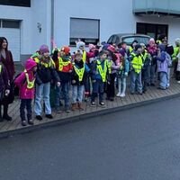 Finnentroper Grundschulen beteiligen sich f�r mehr Verkehrssicherheit am �Gl�hw�rmchen-Aktionstag�