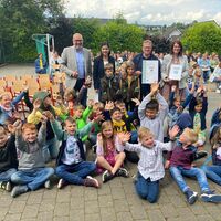 Bild vergr��ern: Zertifizierungsfeier Naturpark-Schule Gemeinschaftsgrundschule Heggen 2022