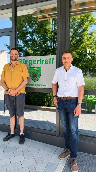 Bild vergr��ern: v.l. Alexander Sorice, Kommunales Integrationszentrum des Kreises Olpe, Bereichsleiter Dominik Trepels von der Gemeinde Finnentrop