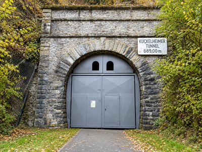 Bild vergr��ern: Fledermaustunnel schlie�t zum Ende der Radsaison